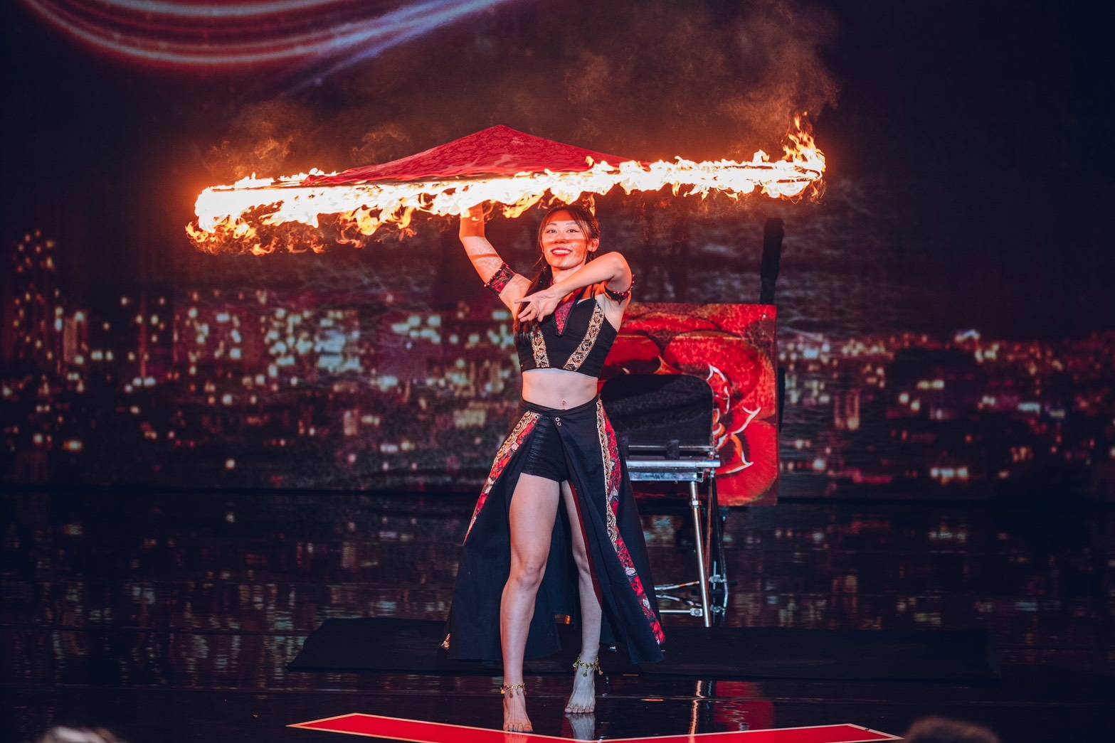 Yang Liwei dans La France a un incroyable talent (source : aimable crédit) (faire défiler les photos)