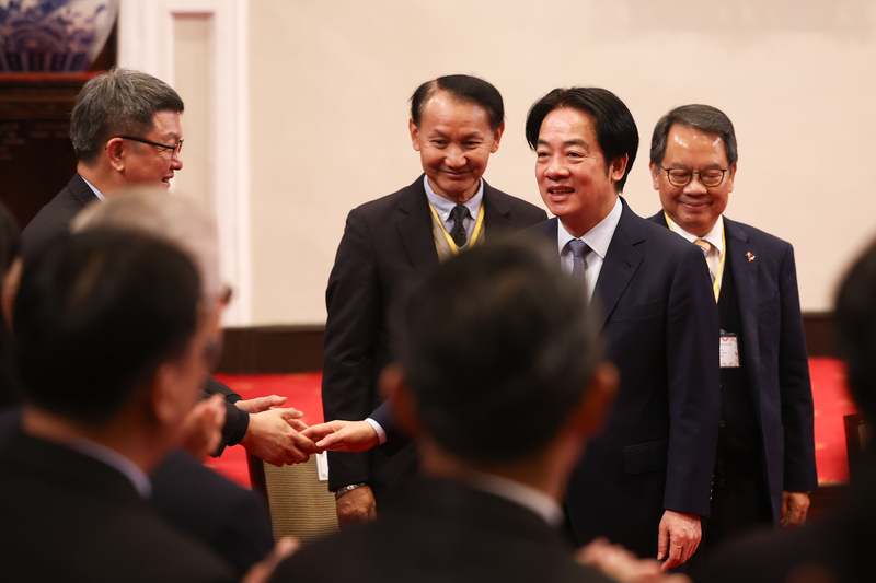 Le président Lai Ching-te reçoit au palais présidentiel les lauréats du prix international de l'invention (photo CNA)