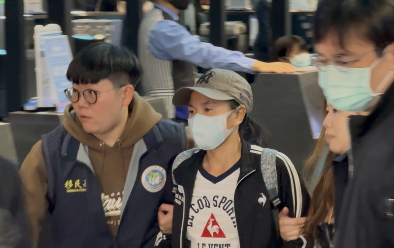 L'influenceuse sur les réseaux sociaux chinoise, mariée à un Taïwanais, Xiao Wei (小微), a été expulsée vers la Chine le 1er avril 2025 (photo : CNA)