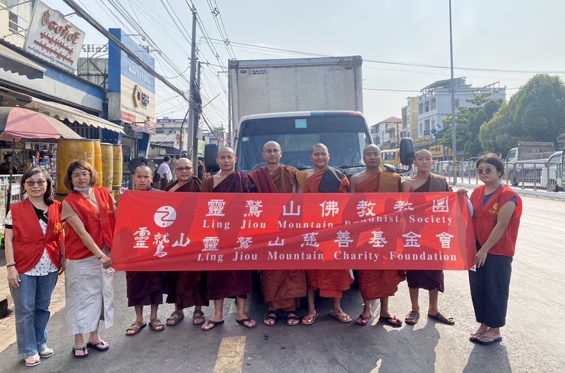 Le groupe bouddhiste Ling Jiou vient en aide aux vistimes du tremblement de terre au Myanmar (photo CNA)