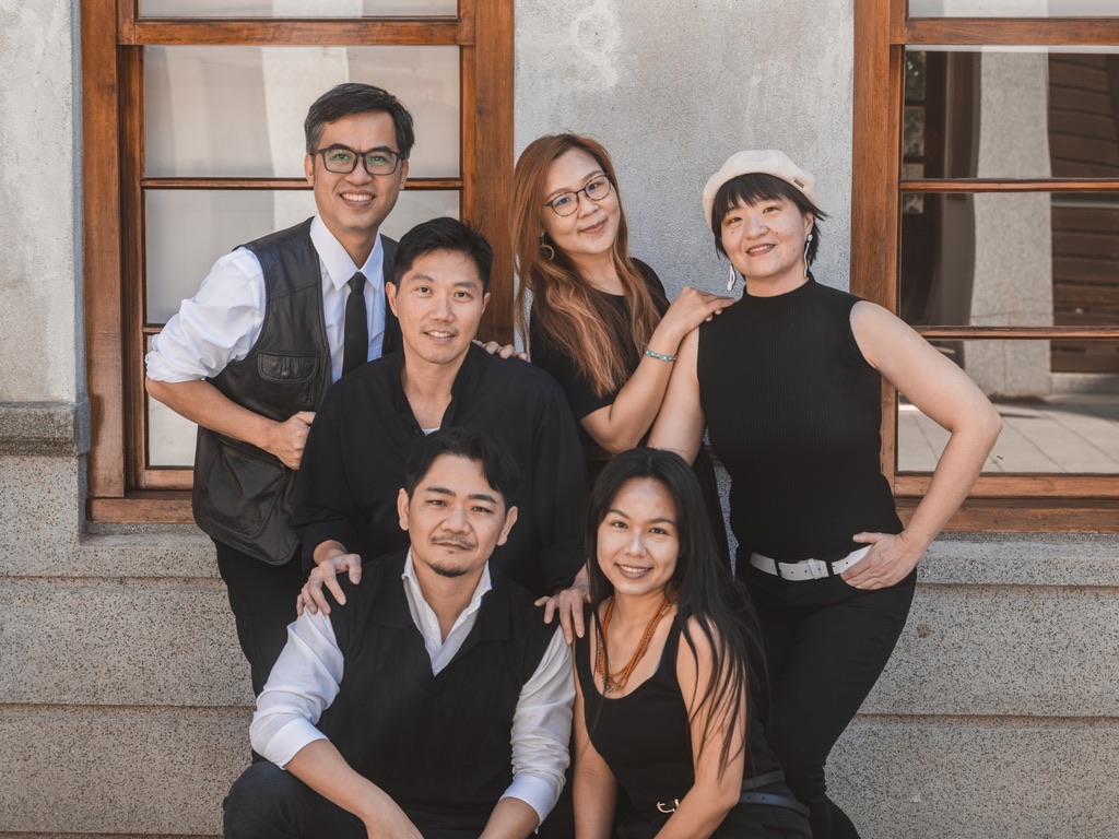 Taugether (Harry Wu au centre - photo provided by the band)