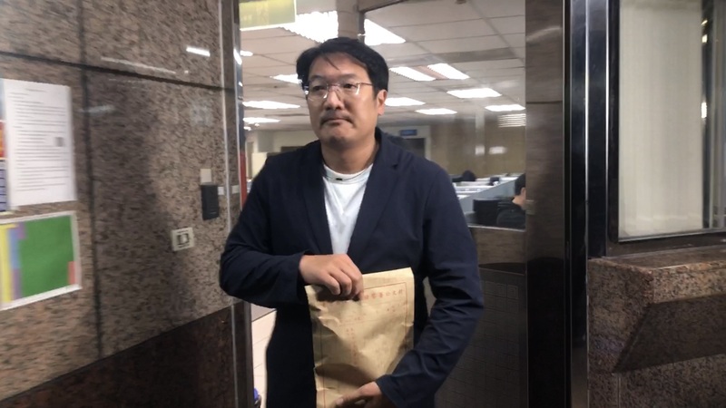 Le directeur des affaires civiles de la municipalité de Keelung, Sean Chang (張淵翔) (Image : CNA)