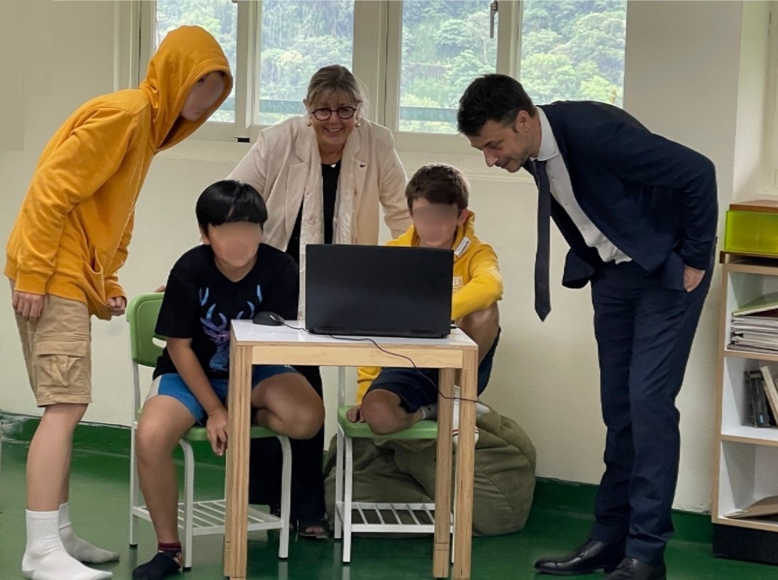 En visite à Taïwan, l'ancienne ministre de l'Enseignement supérieur et de la Recherche Sylvie Retailleau a participé à un atelier de présentation de l'intégration de l'IA dans l'éducation au LIFT par la start-up Learning Robots (photo Rti)