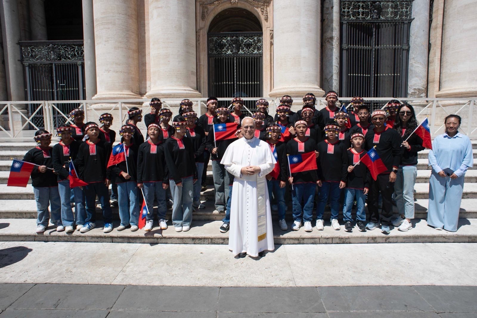 Le chœur taïwanais d’enfants autochtones « Vox Nativa » reçu par le Pape Léon XIV (FB de Lin Chia-lung)