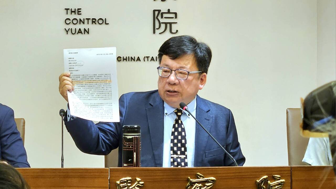 Le secrétaire général démissionnaire du Yuan de Contrôle Lee Chun-yi (photo, Rti/OY)