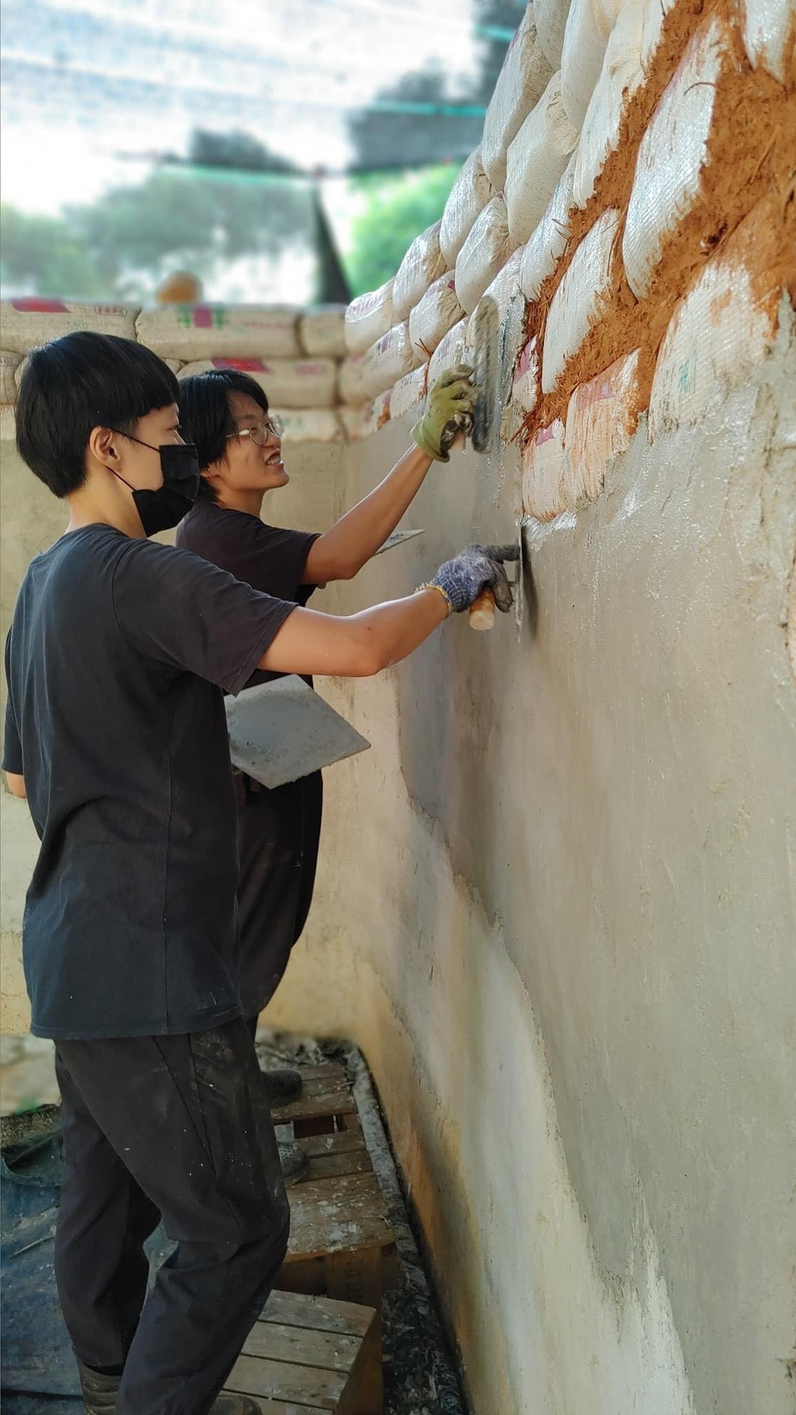 … avant d’enduire les murs © 自然心地