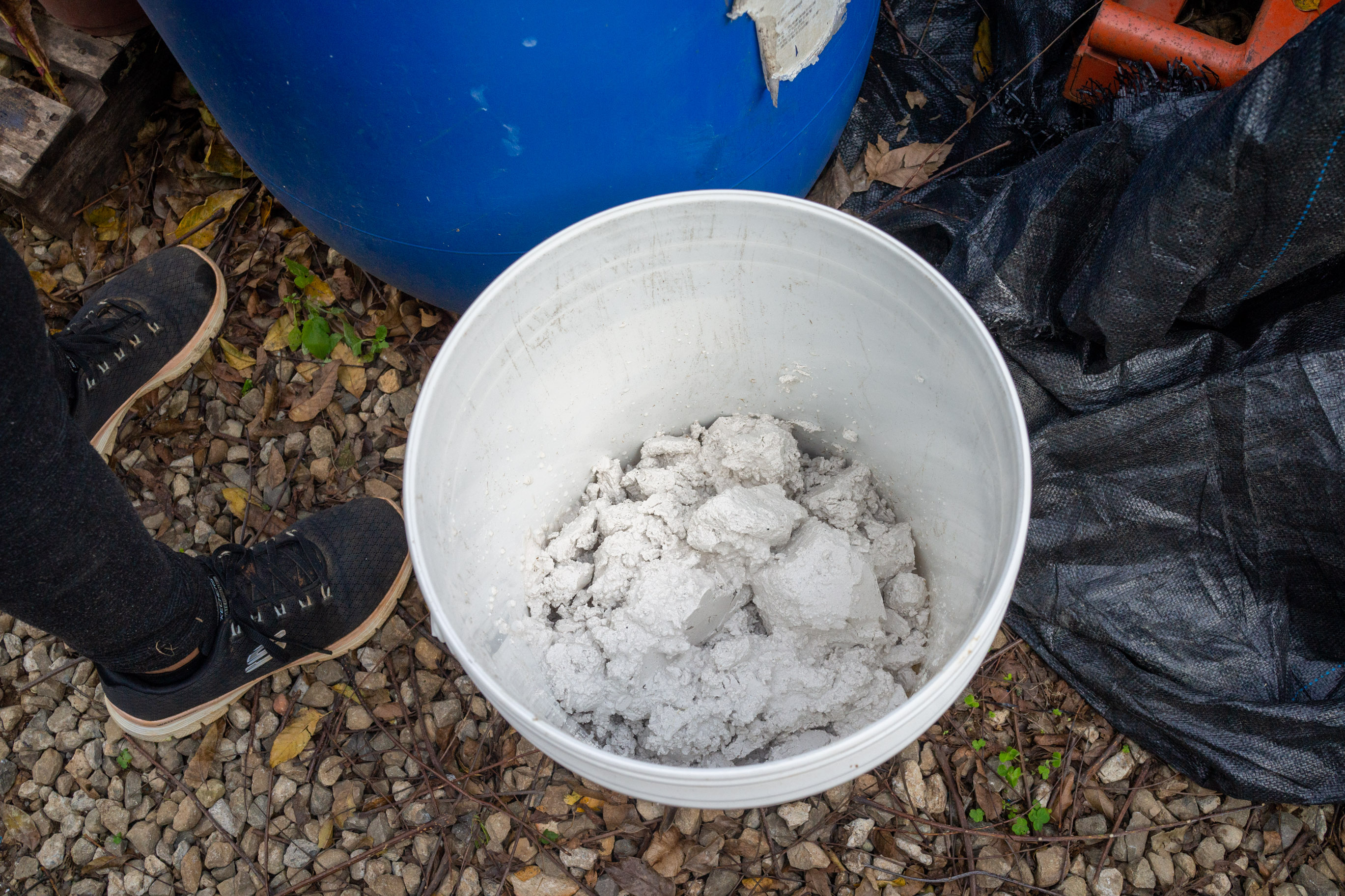Préparation des matériaux : chaux © Sasa