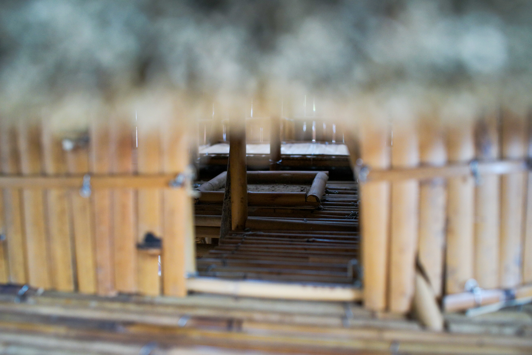 Dans le Takuban, il y avait un foyer, et autour, des lits répartis selon l’âge des garçons (© Sasa)