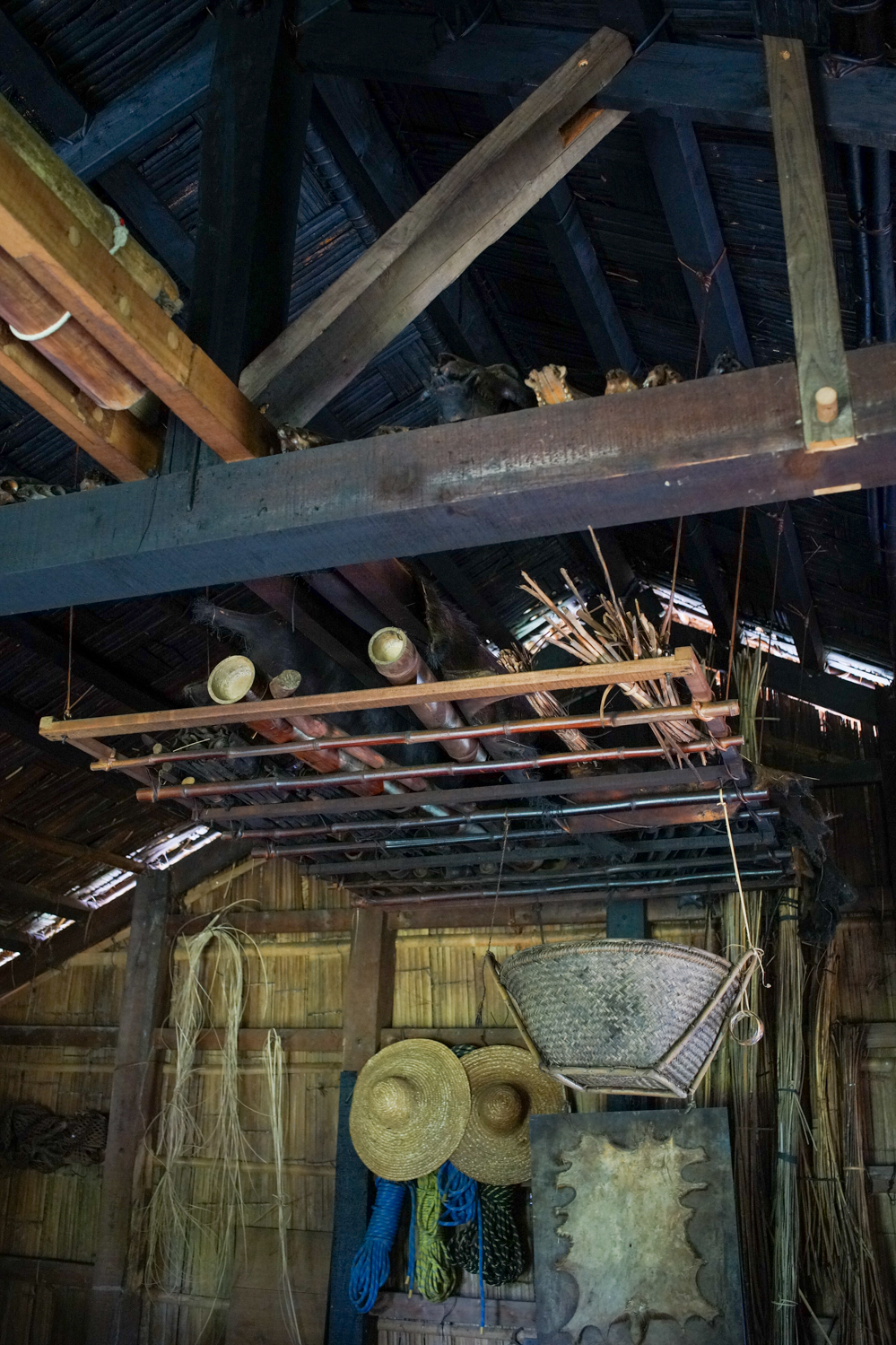 Avant la construction du four, les paniers étaient séchés au-dessus du foyer, dans la maison (© Sasa)