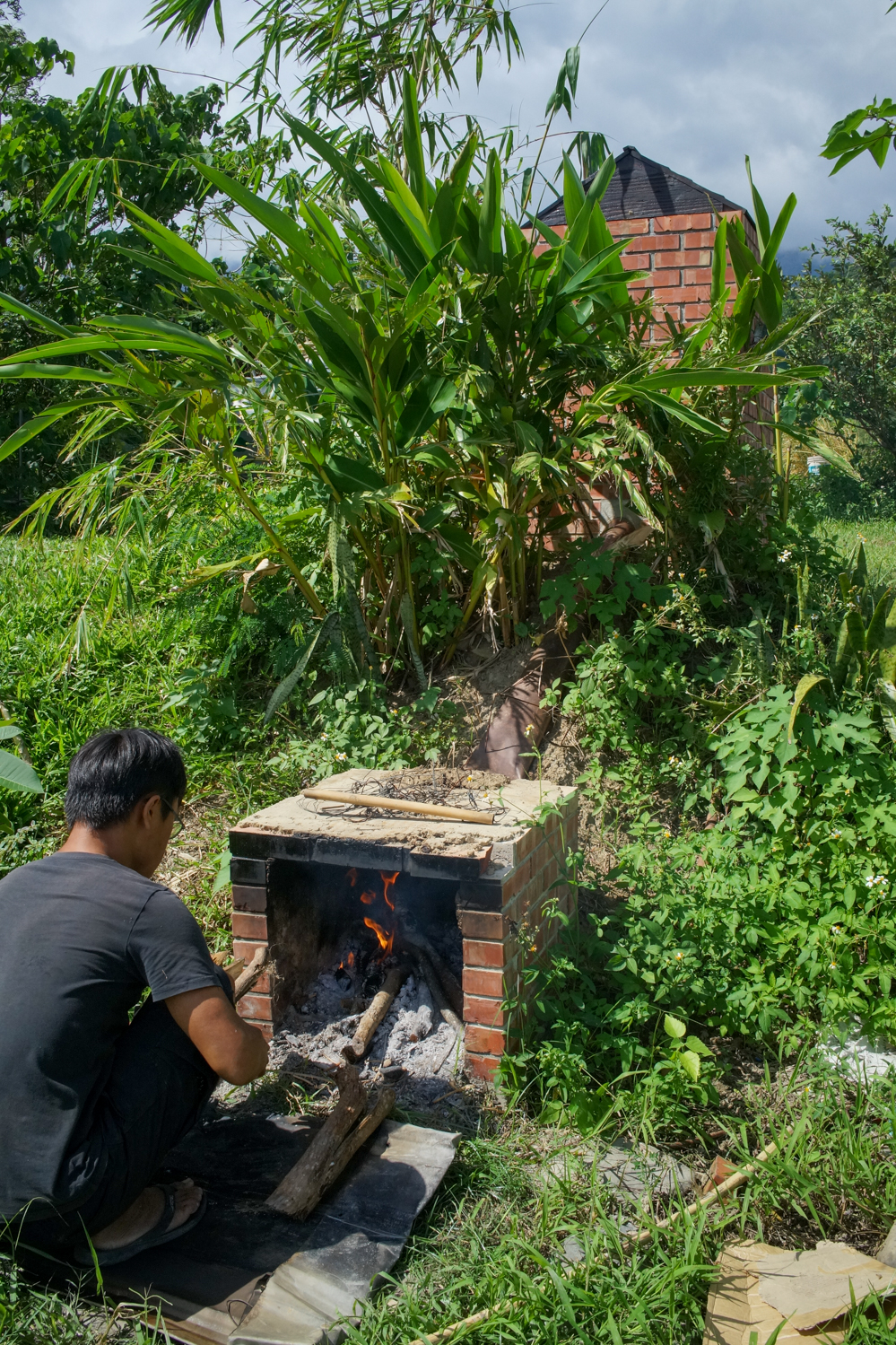 Four pour fumer les paniers en rotin (© Sasa)