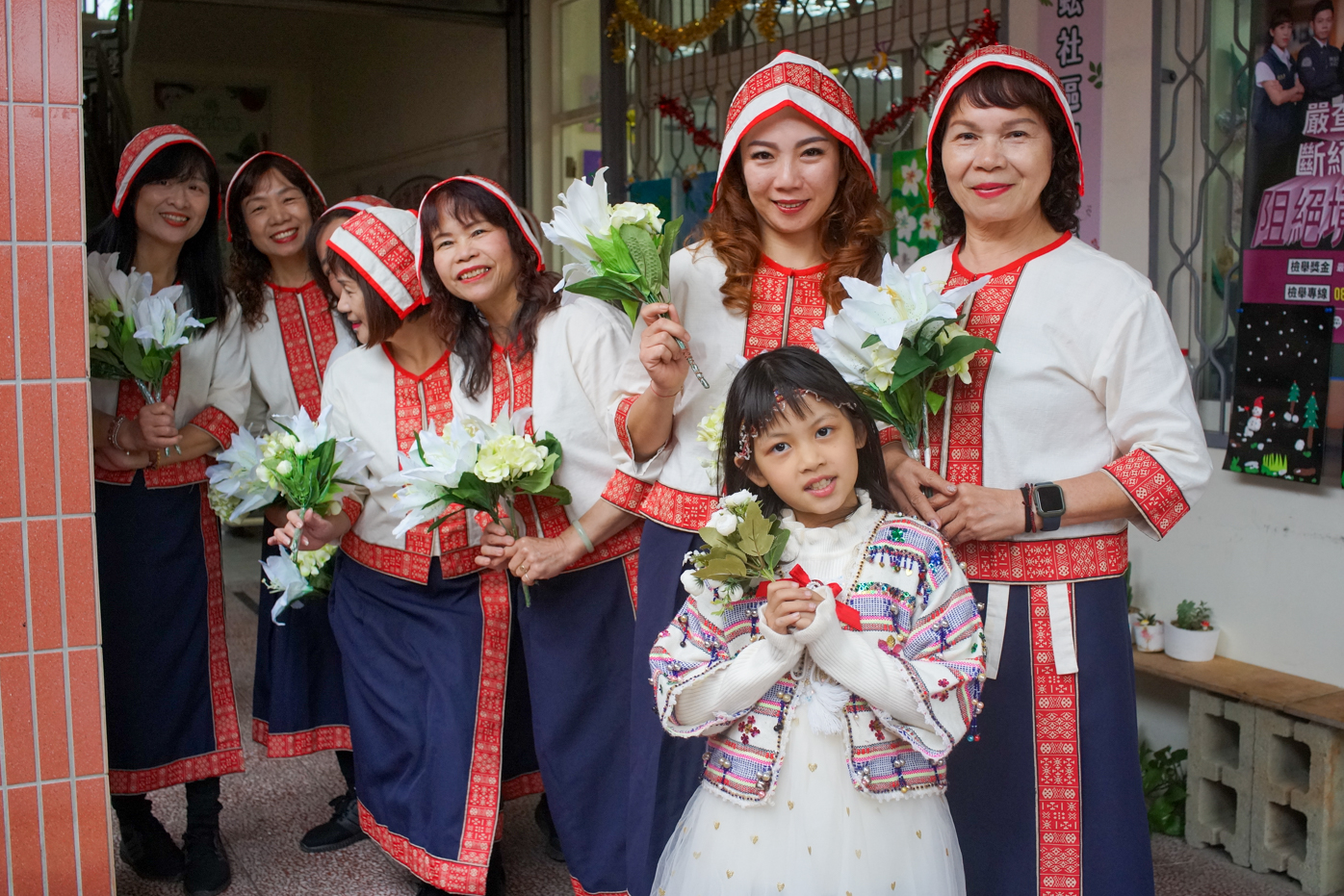 Femmes Kaxabu en costumes pour le nouvel an (photo © Sasa)
