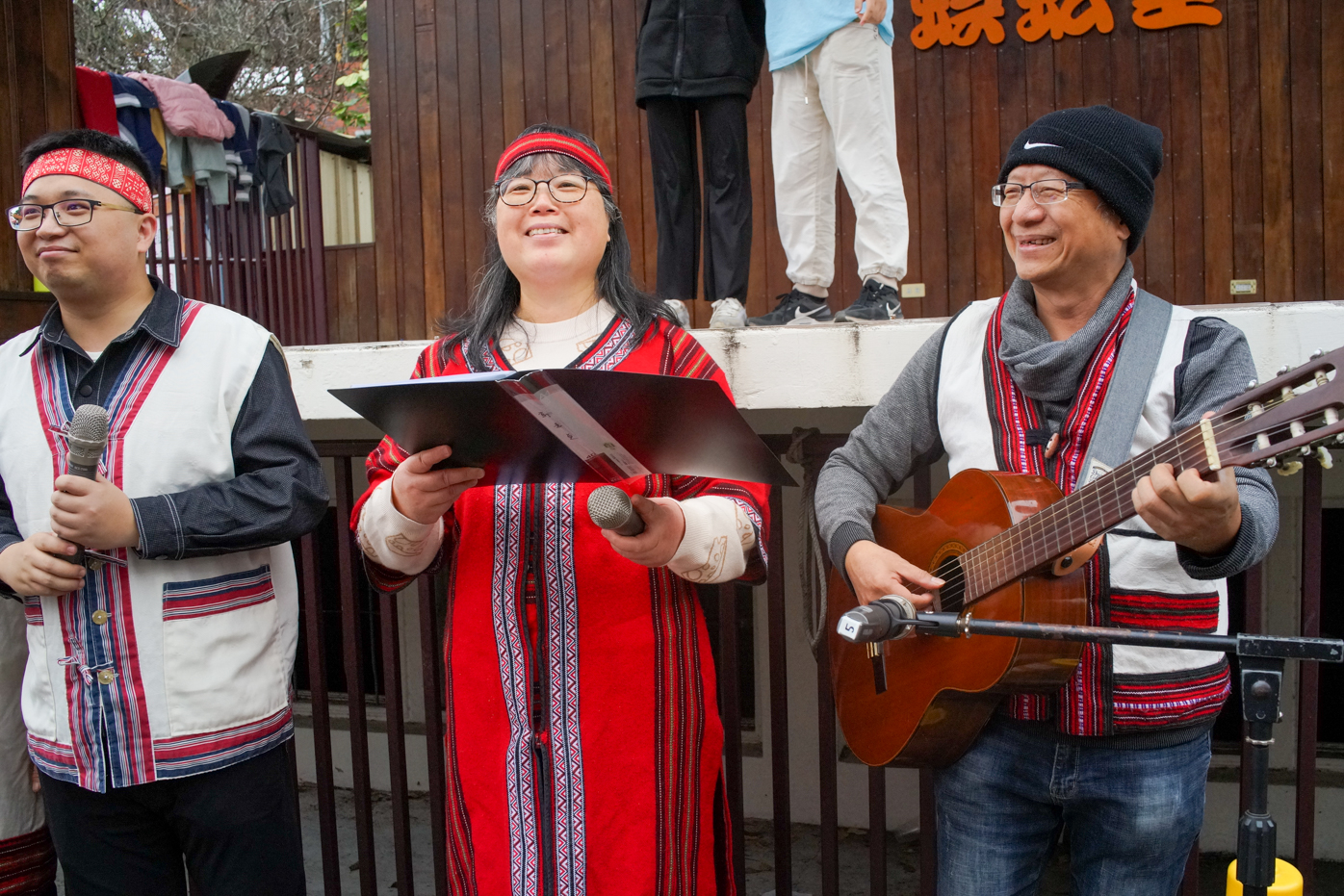Les coureurs sont encouragés en musique ! (photo © Sasa)