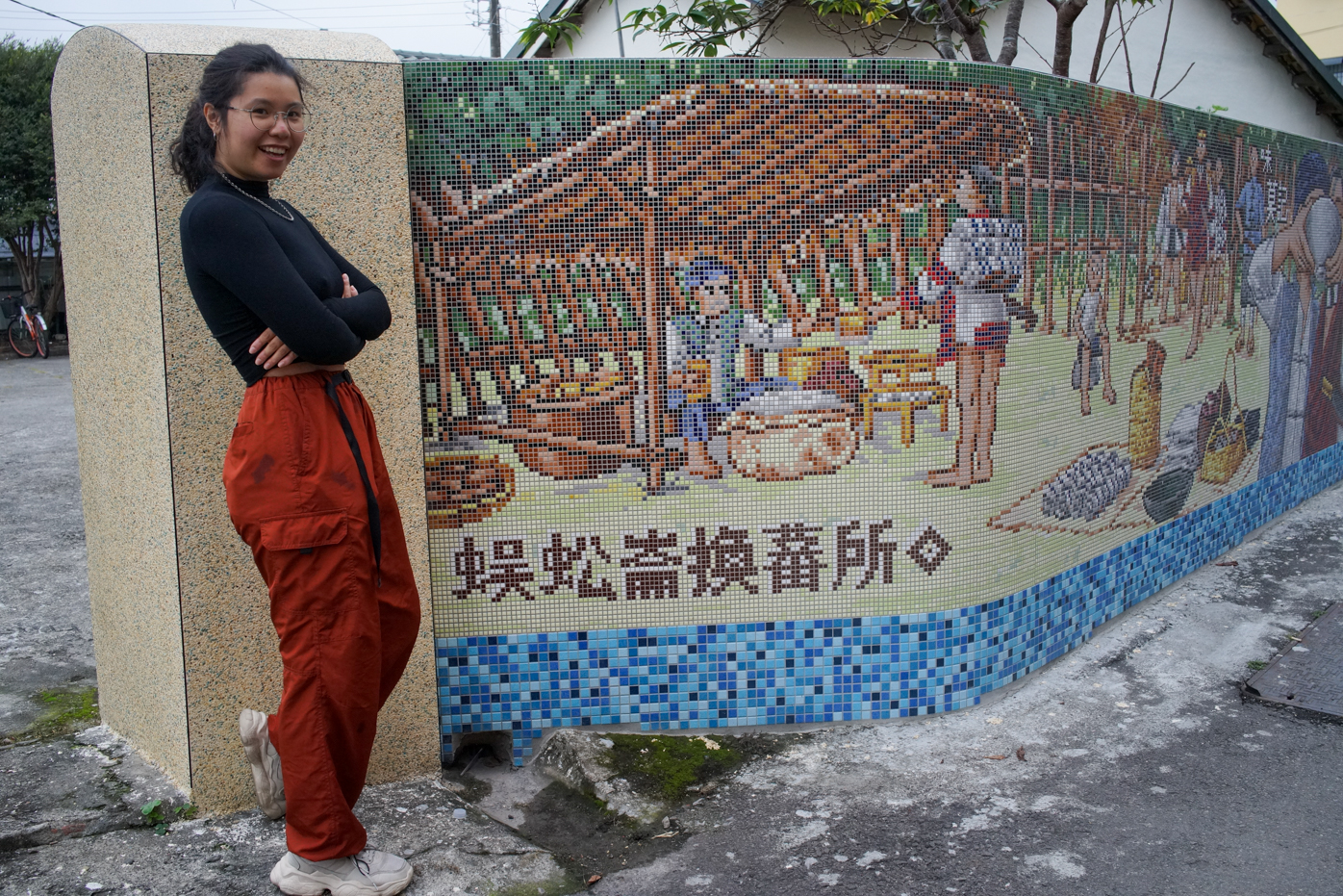 Une fresque réalisée, après discussion sur le contenu avec les villageois, pour mettre en valeur certains aspects de la culture et de l’histoire des Kaxabu (© Sasa)