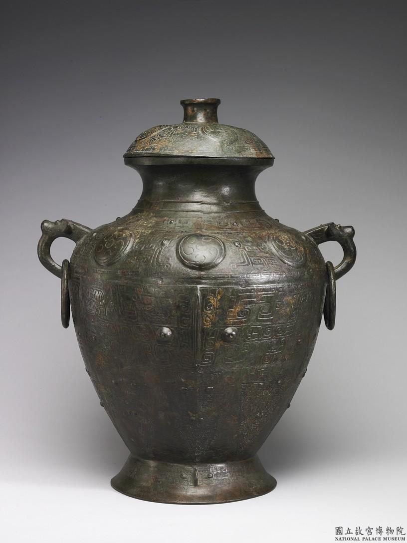 Image 9-1: Jarre “lei” avec motif de masque animal (source MNP)