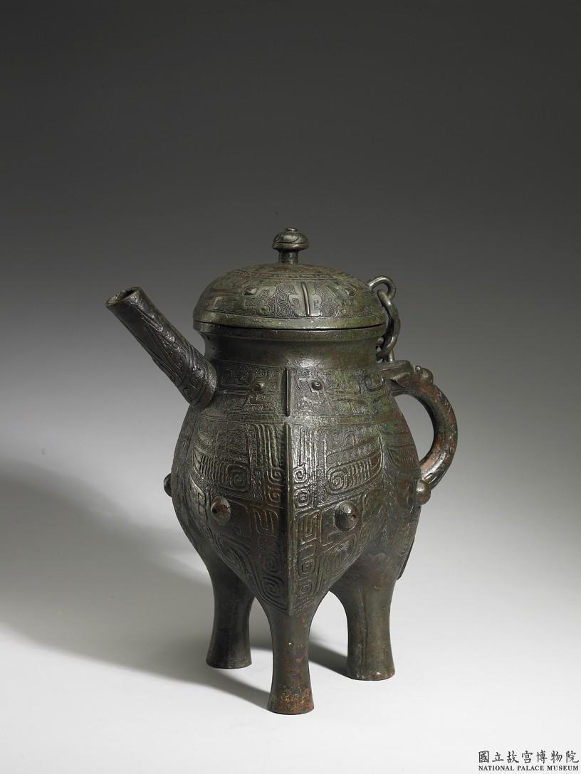 Image 8-1: Cruche à bec verseur avec l'inscription "Ningge Fuding” (source MNP)