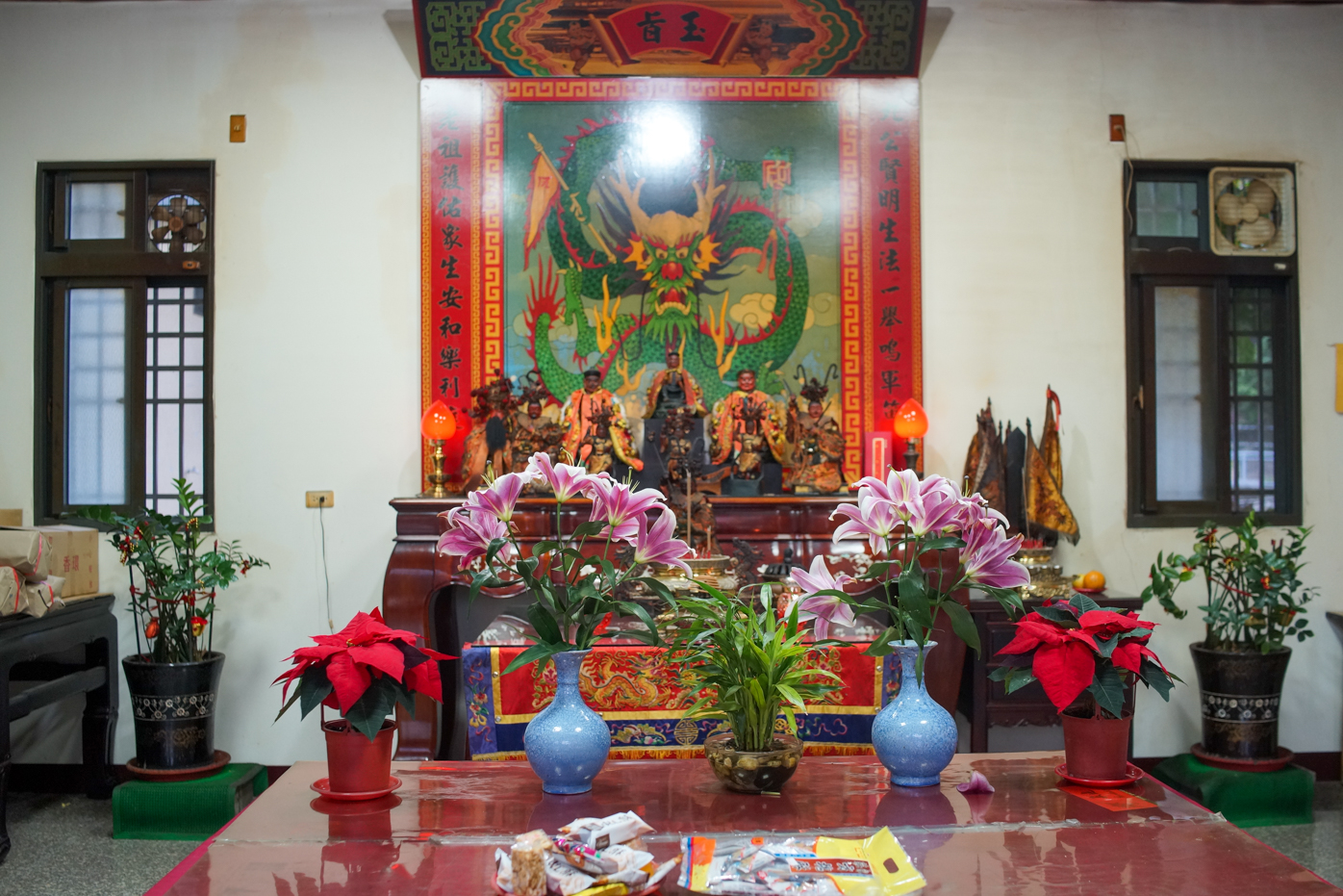 Un autel aux divinités dans un temple de Wugonglun, un des quatre villages Kaxabu de Puli. Les villageois disent que l'une des divinités a les traits d'un autochtone et est en lien avec la culture Kaxabu, même s'il s'agit d'un temple taoïste (photo : Sasa)