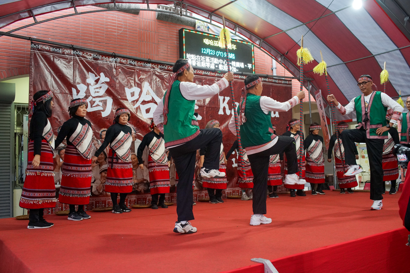 Une danse des Pazeh pendant le nouvel an Kaxabu. Les Pazeh et les Kaxabu ont des langues très proches (photo : Sasa)