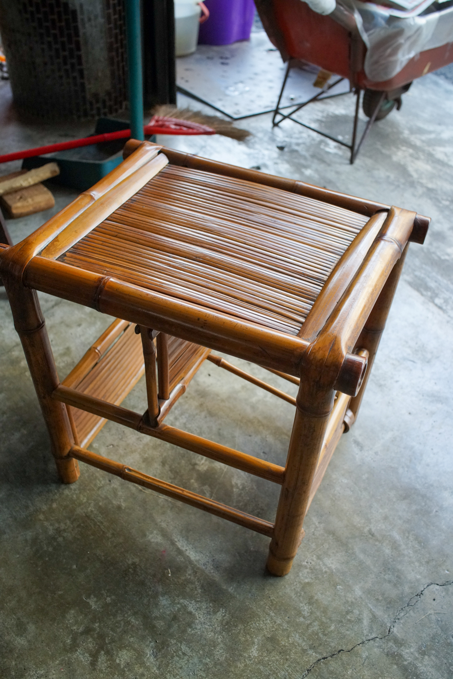 Un tabouret en bambou…