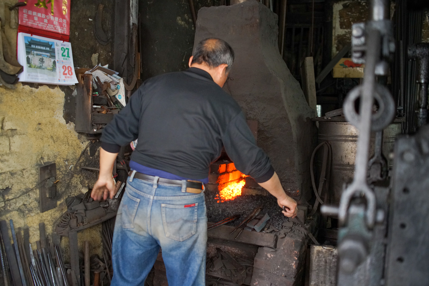 Forgeron à Zhushan (photo © Sasa)