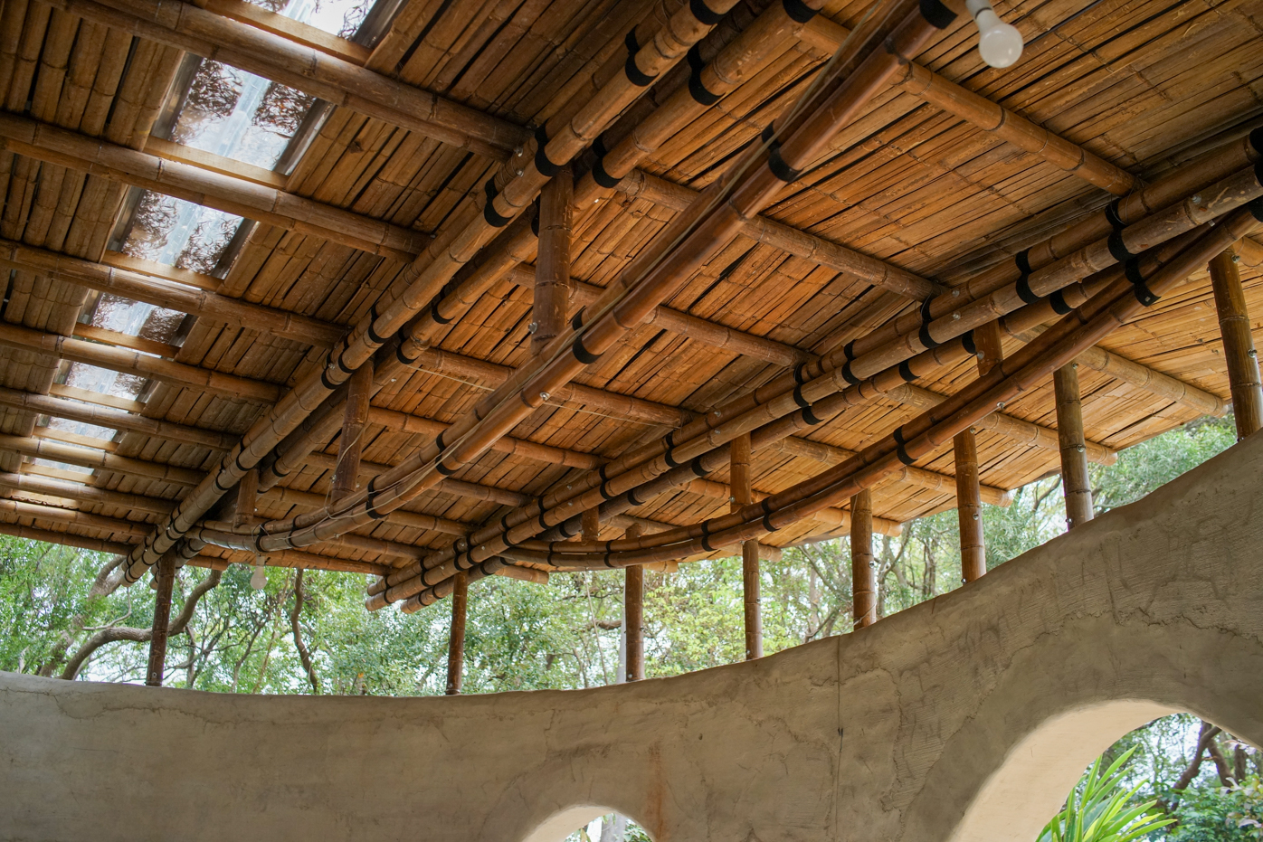 Le toit en bambou dessiné par A-Yao (photo : Sasa)