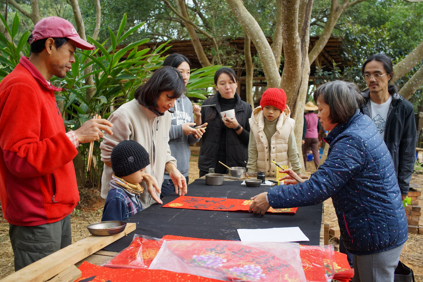 Activité calligraphie pour le nouvel an (photo : Sasa)
