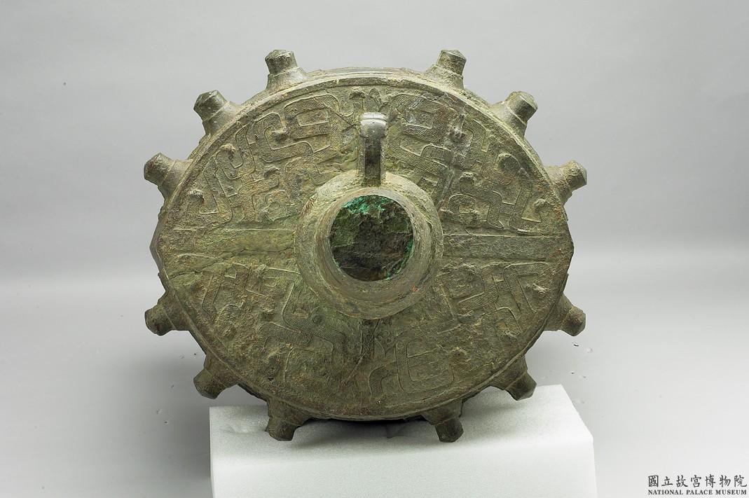 Image 3-2: Cloche “yongzhong” avec motif de serpent à deux têtes (source MNP)