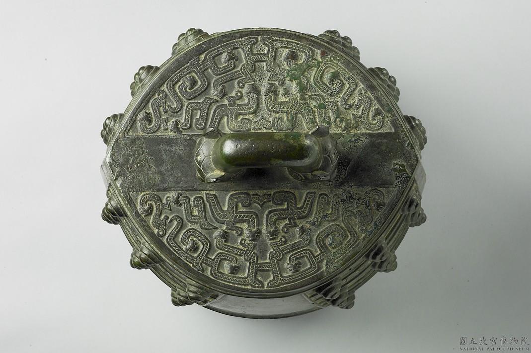 Image 4-2: Cloche “bozhong” avec un motif de serpent Hui enroulé (source MNP)