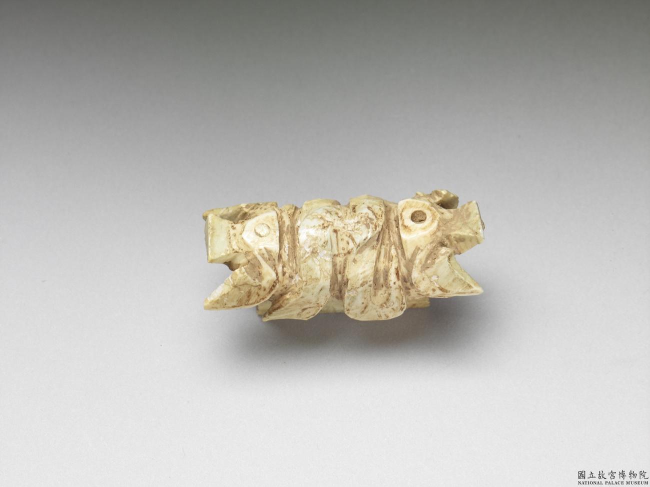 Image 7-3: Poignée de peigne en ivoire (source MNP)