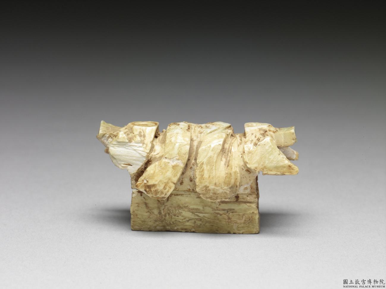 Image 7-1: Poignée de peigne en ivoire (source MNP)