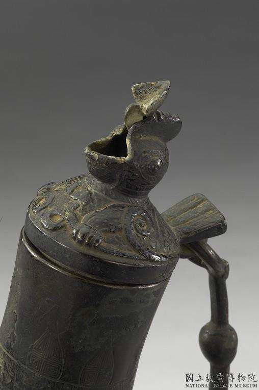 Image 6-3: Jarre “hu” en forme de gourde avec un motif de serpents entrelacés, détail (source MNP)