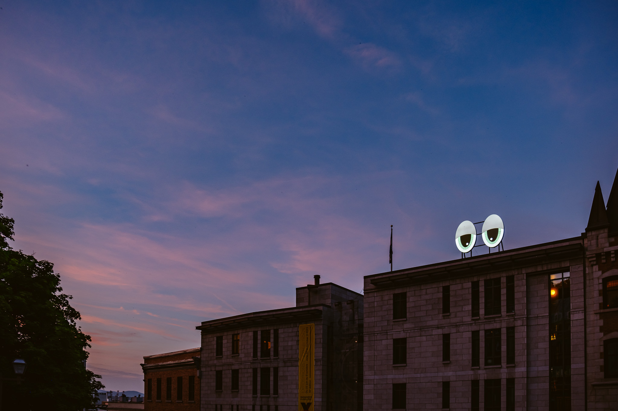 Exposition Big Other à Québec, par Pierre&Marie (photo : EXMURO, transmis par Amnesty International)