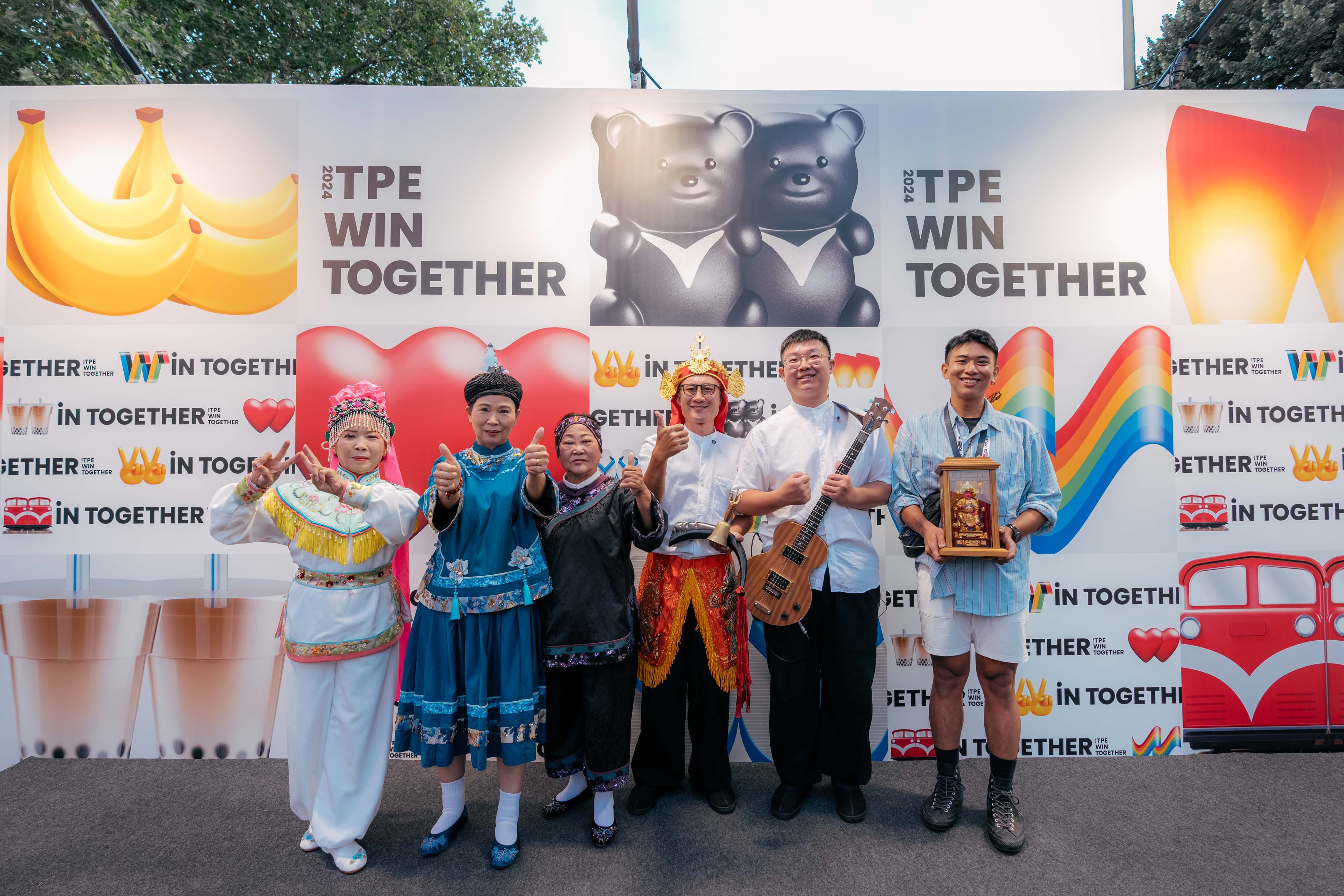 Lin Tsong-fan et sa troupe à l'olympiade culturelle des JO de Paris (photo fournie par le ministère taïwanais de la Culture)