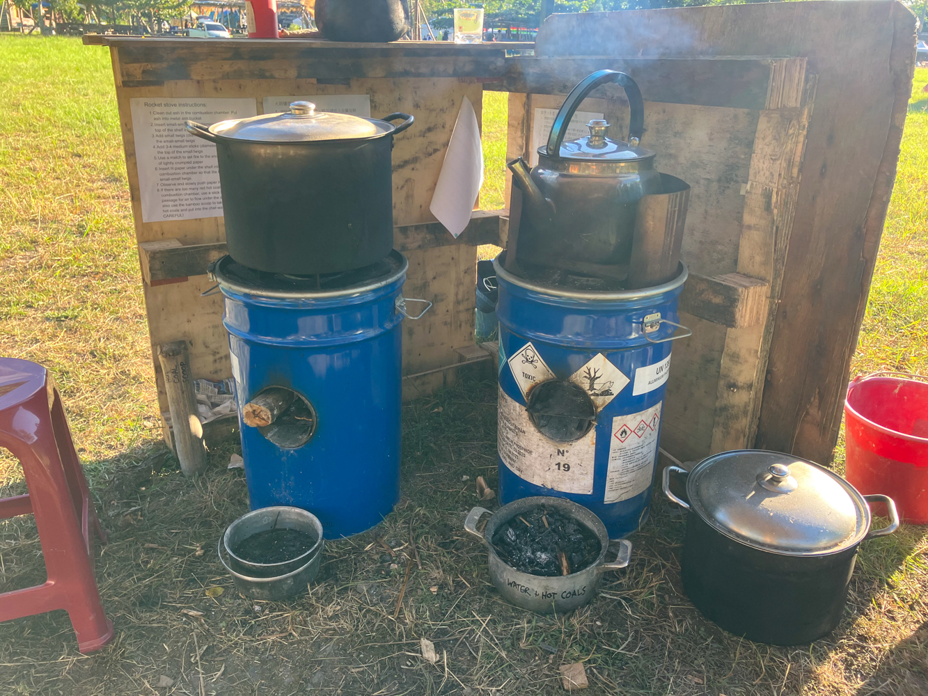 Chauffage de l'eau pour la douche au poëlle fusée (photo : Sasa)