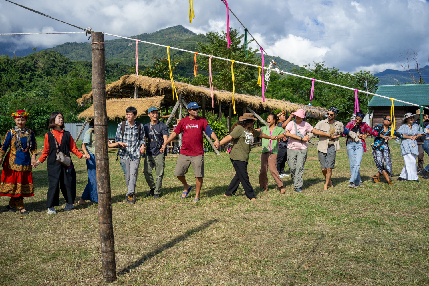 Tout au long de la convergence, les participants ont eu plusieurs occasions de danser des danses autochtones de Taïwan (photo : Sasa)