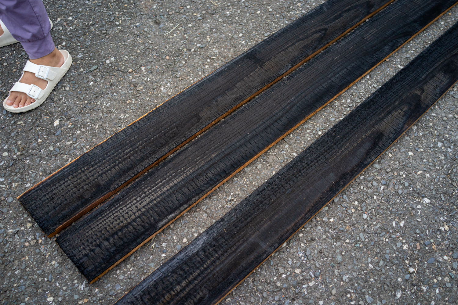 Les planches de bois prêtes pour la construction ! (photo : Sasa)