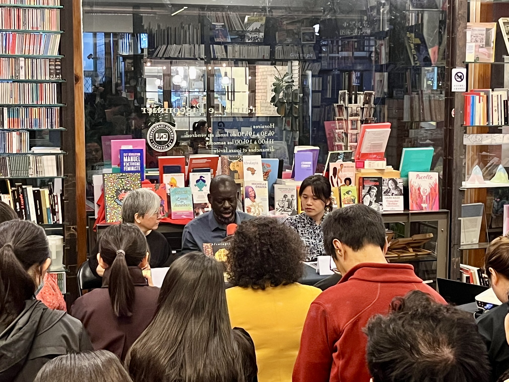 Rencontre avec Felwine Sarr à la librairie francophone de Taipei, Le Pigeonnier (photo : FB de Homeward Publishing)