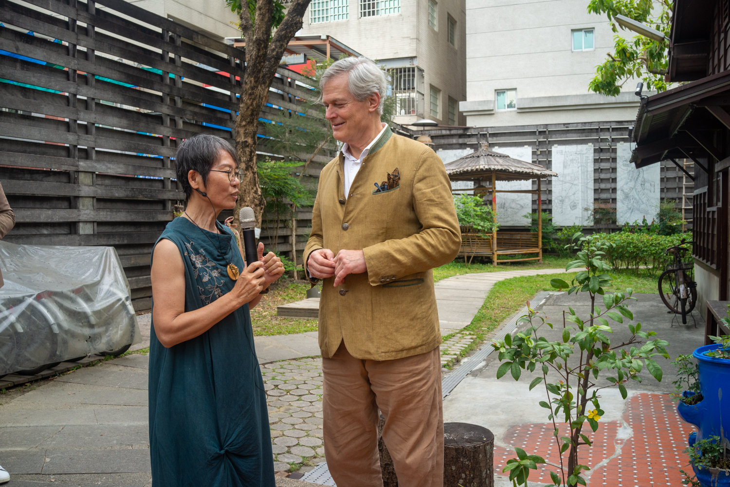 Gunter Pauli et Tang Li-fang (photo : Sasa)