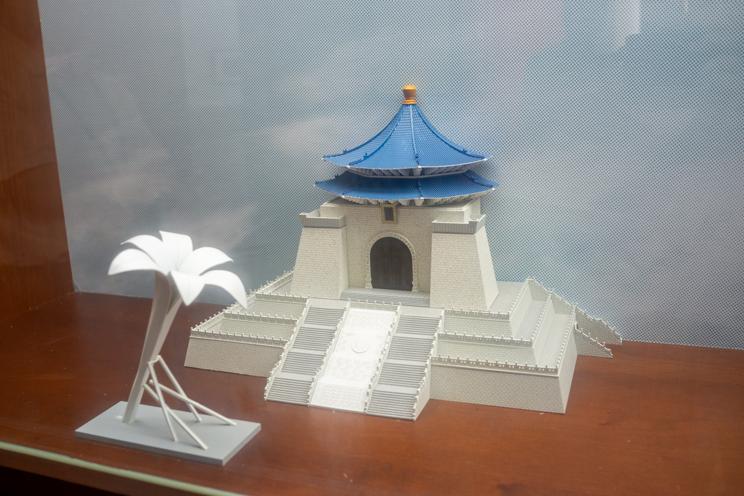 Référence au Mouvement du Lys sauvage en 1990, qui s'est déroulé en face du Memorial Chiang Kai-shek (photo : Sasa)