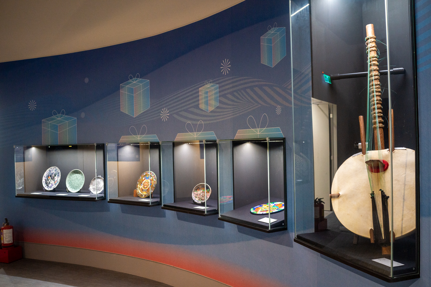 Un instrument de musique offert par la Gambie (photo : Sasa)