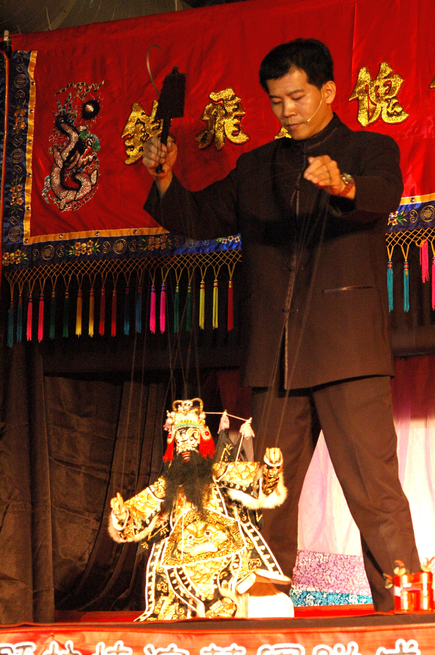 M Hsueh Ying-yuan, du Théâtre de marionnettes à fils Jin Fei Feng (photo : 錦飛鳳傀儡戲劇團)