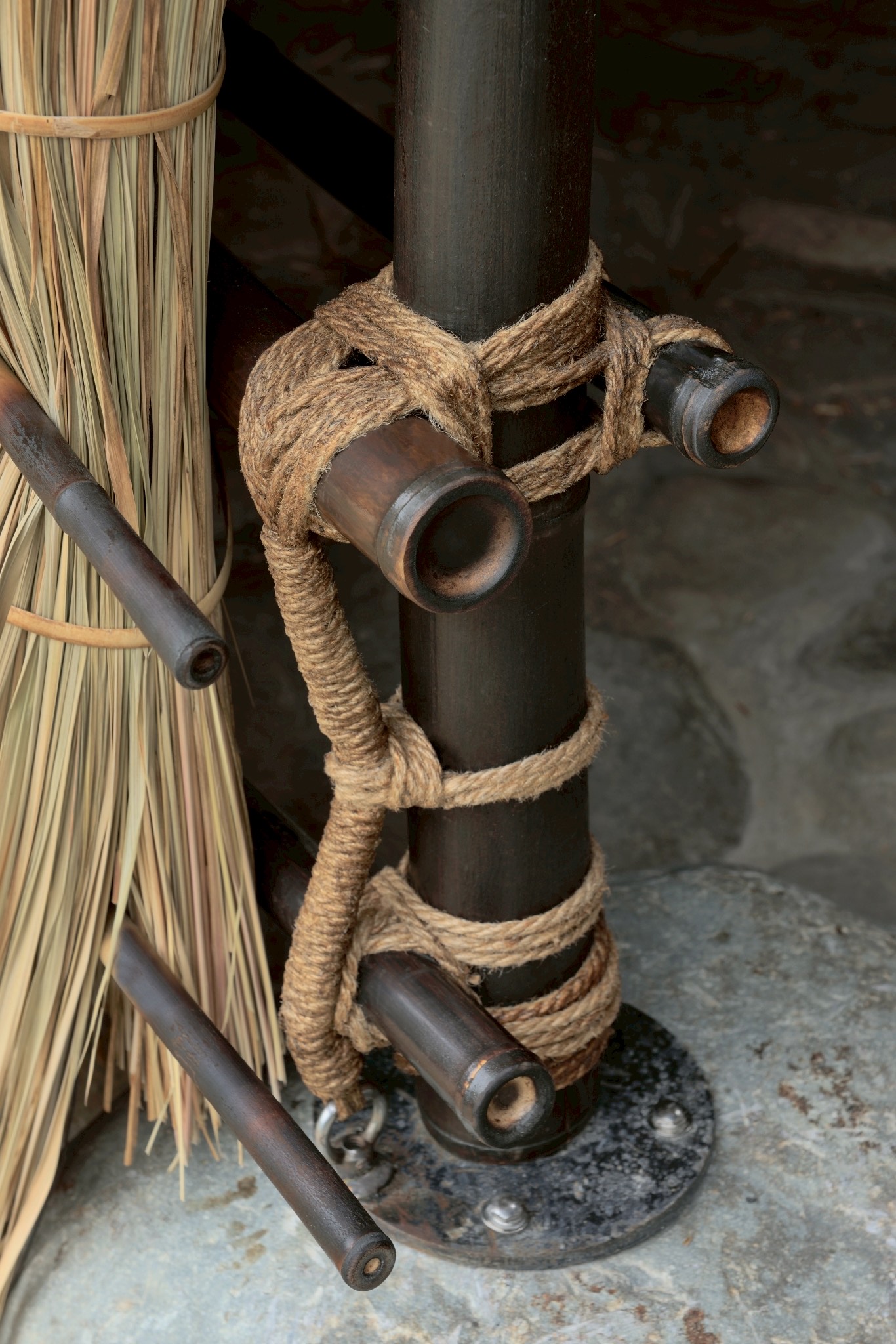 L'oeuvre de Komuyi dans l'exposition Tectonics of the Island (photo : Taiwan Bamboo Society / 汪德範)