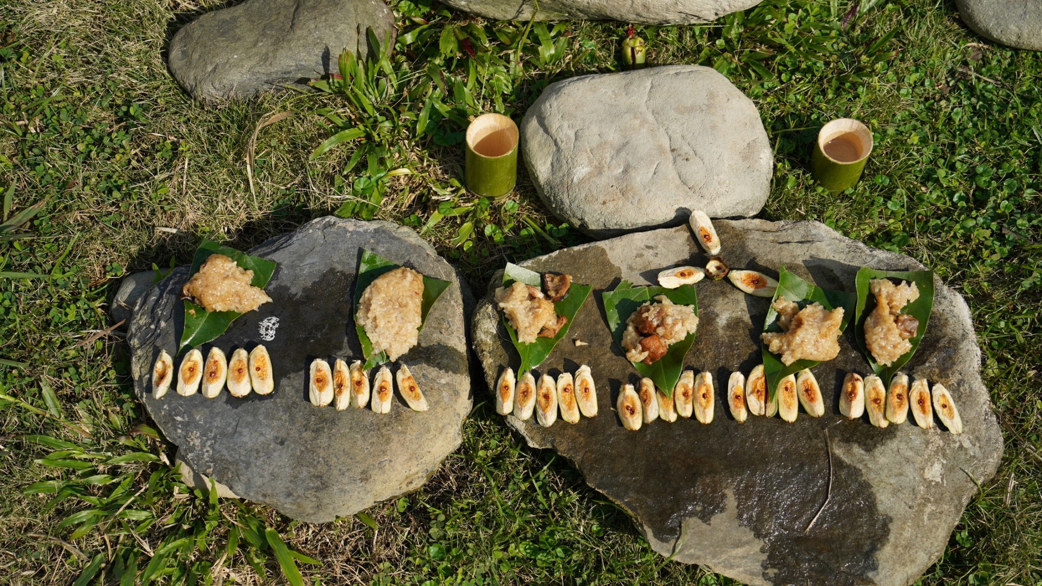 Offrandes (photo : Komuyi)
