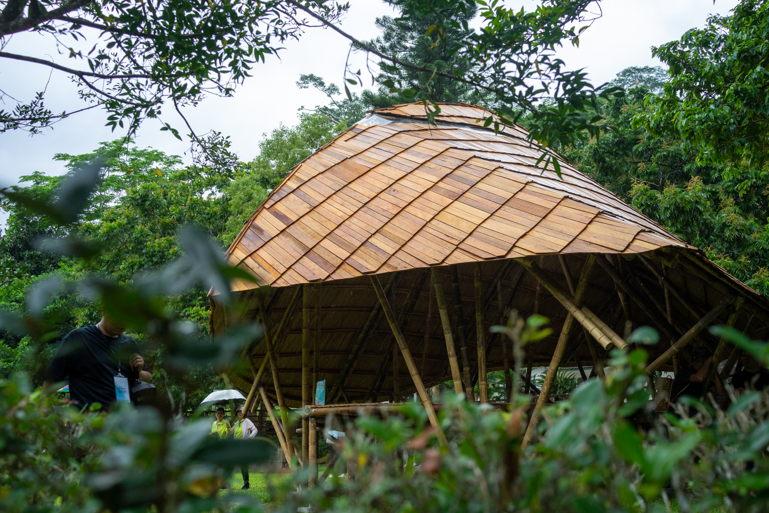 Being, cette construction en bambou de Chen Szu-yin, au parc forestier de Zhiben dans le comté de Taitung, se fond merveilleusement bien dans la nature (photo : Sasa)