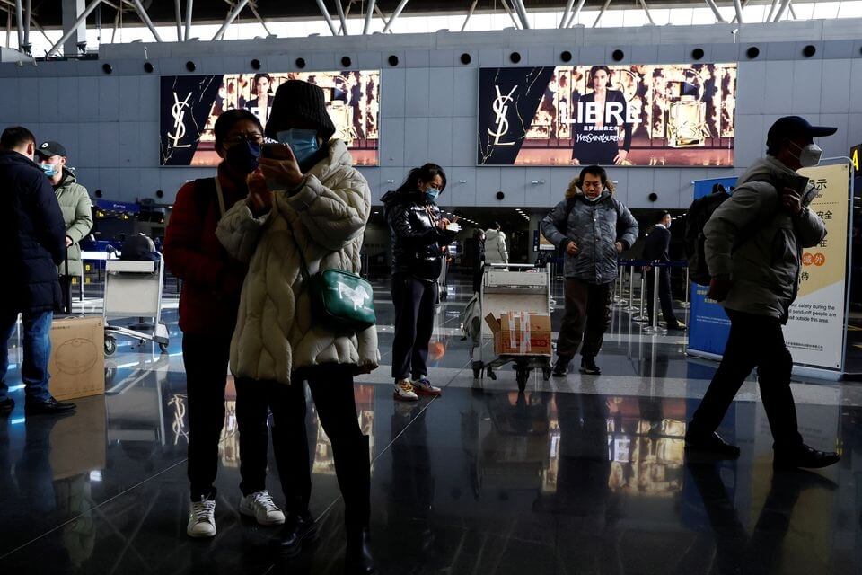 situasi di bandara Beijing pada 27 Desember tahun lalu (foto: Reuters)