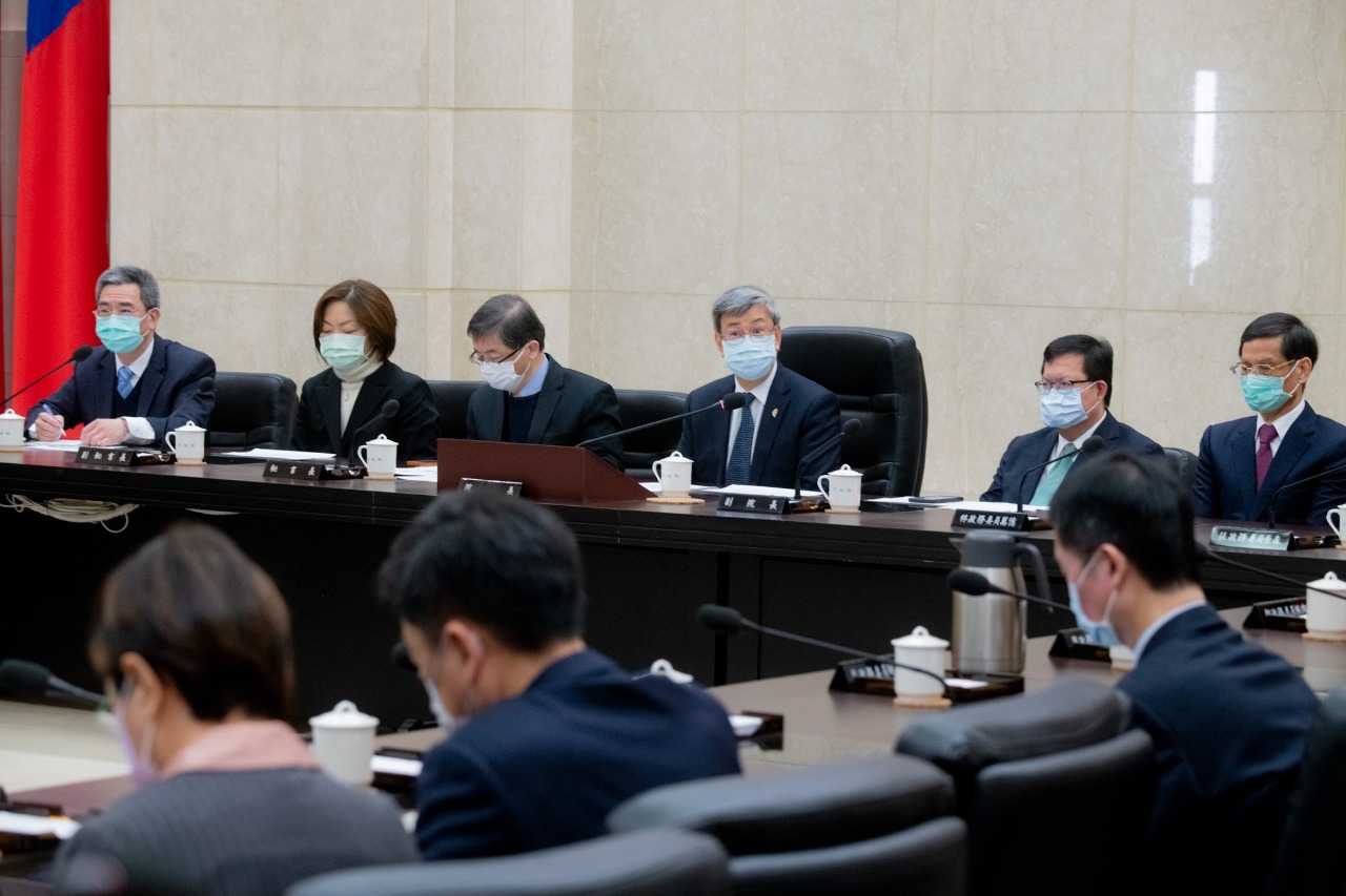 Yuan Eksekutif Ketok Palu Loloskan Anggaran Khusus NT$ 380 Milyar, Mengalokasikan NT$ 141,7 Untuk Pembagian Bonus NT$ 6.000,- (foto: FB PM Chen Chien-ren)