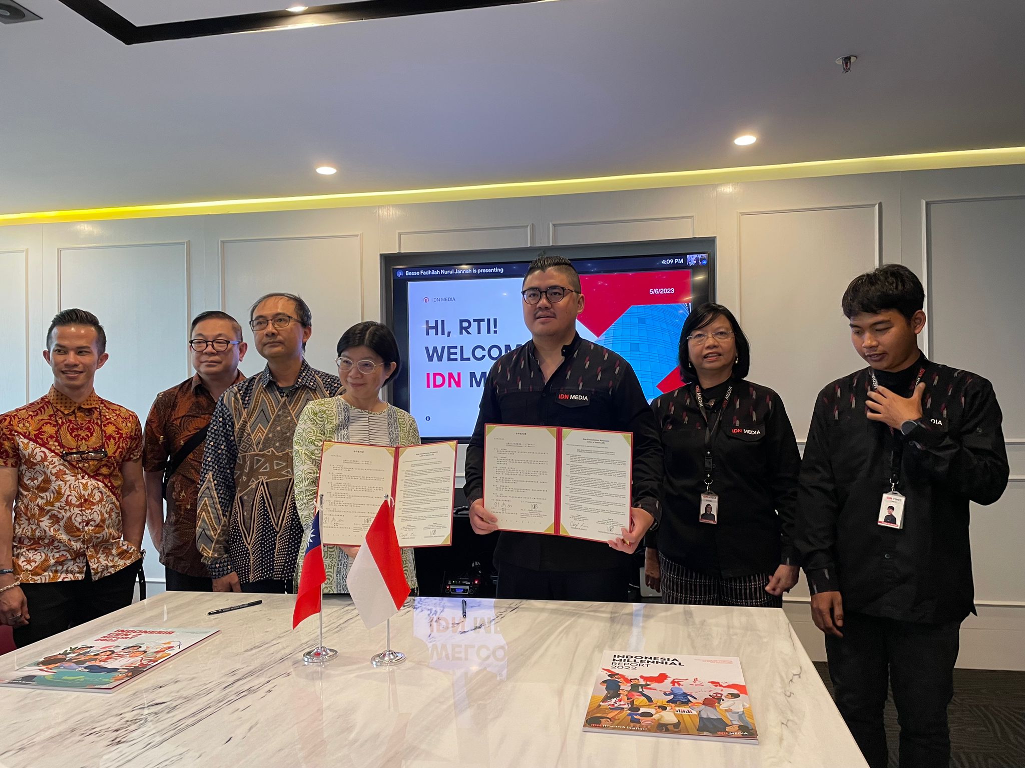 Penandatanganan LoI Kerja Sama dilakukan oleh Chairperson Rti Cheryl Lai dengan CEO IDN Media Winston Putra Utama pada hari Senin tanggal 5 Juni 2023.