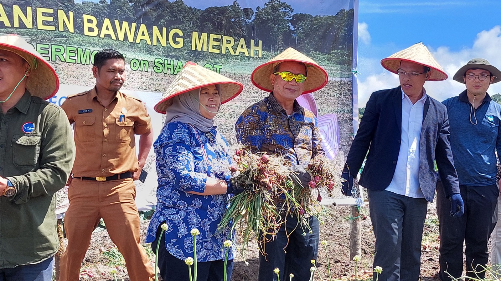 Taipei Economic and Trade in Indonesia (TETO) menugaskan Taiwan Technical Mission in Indonesia (TTM) untuk bekerja sama dengan Kementerian Koordinator bidang Kemaritiman dan Investasi Republik Indonesia untuk melaksanakan “Proyek Produksi dan Pemasaran Bawang Merah dan Bawang Putih di Provinsi Sumatera Utara” pada awal tahun 2023. (foto: TETO)