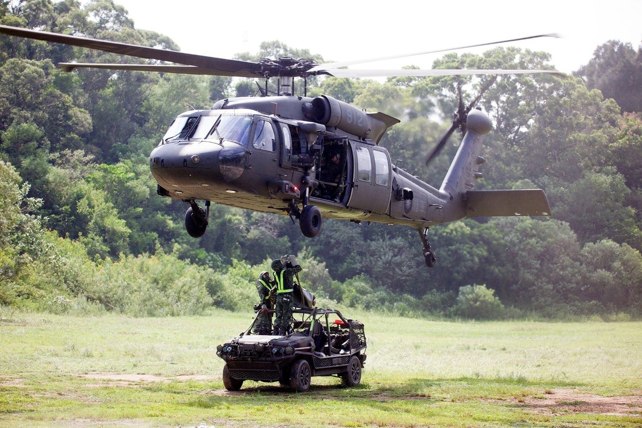 Black Hawk Lintasi Istana Presiden Taiwan Cek Rute Kegiatan Hari Nasional