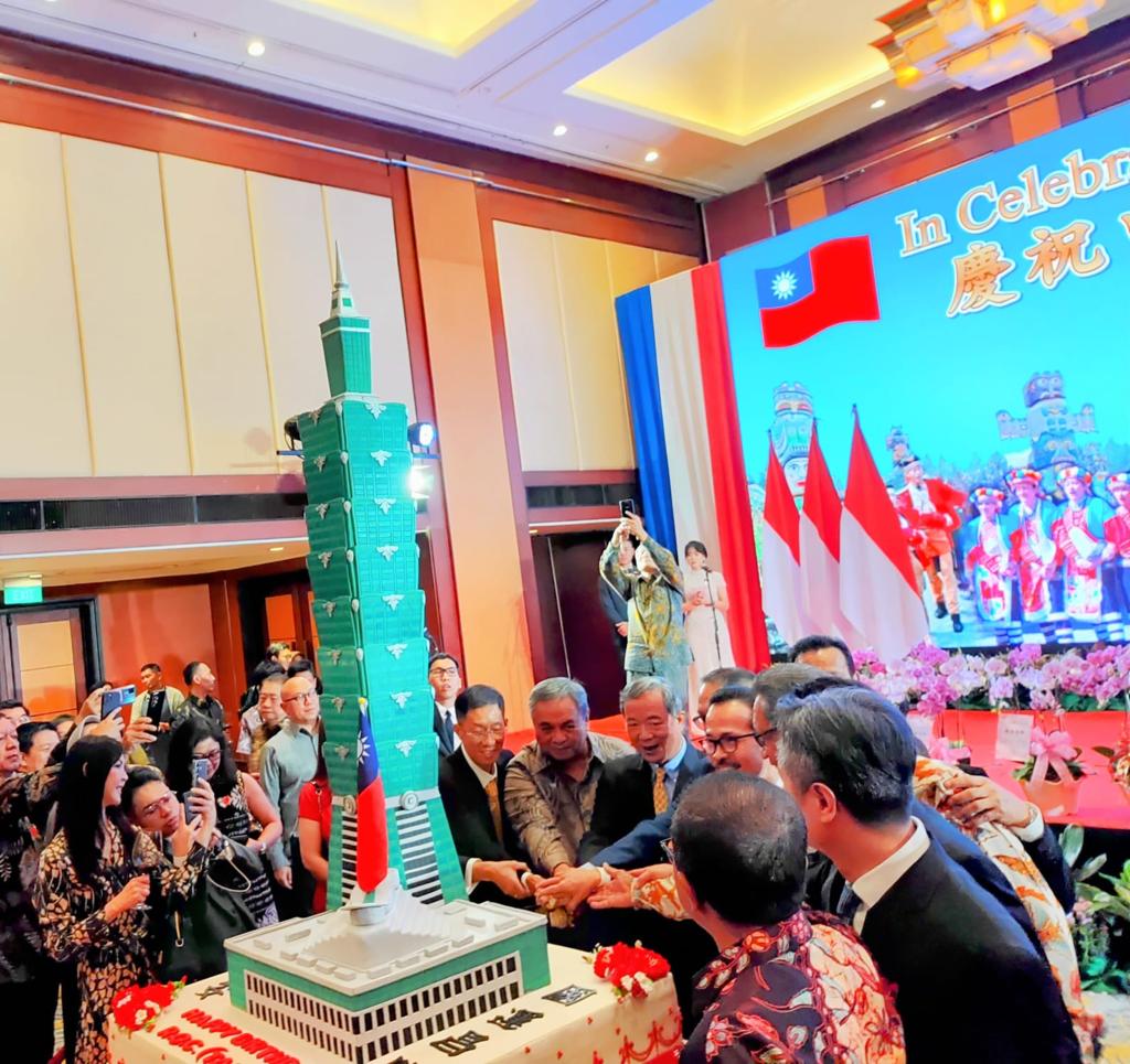 Jamuan makan HUT ROC ke-112 TETO Jakarta