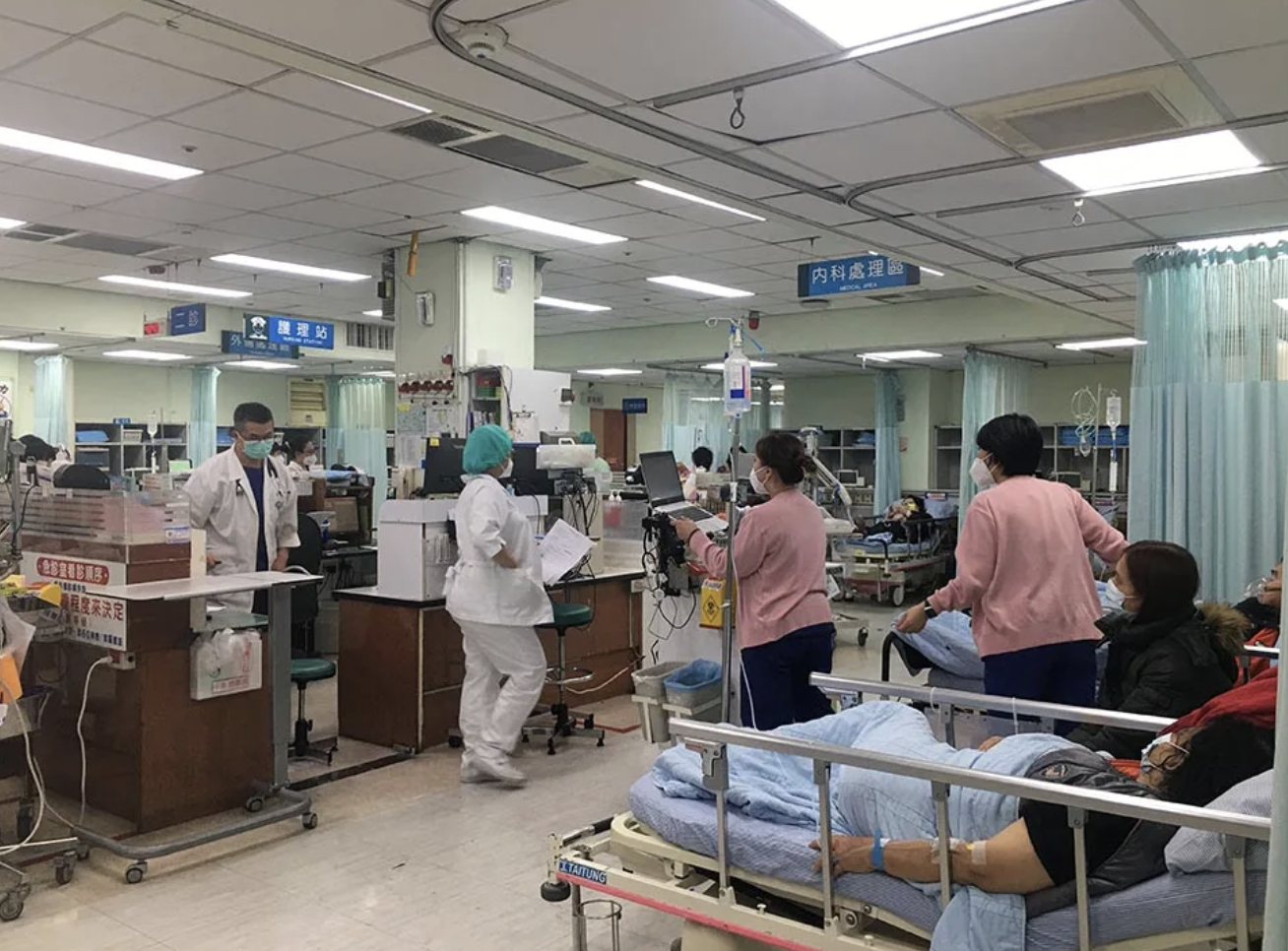 situasi IGD di salah satu rumah sakit di Taiwan (foto: yahoo.com)